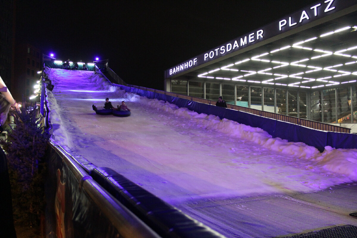 Ватрушки на Потсдамской площади.
