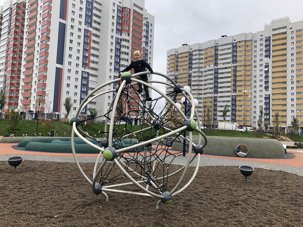 Дети мечтают быть космонавтами