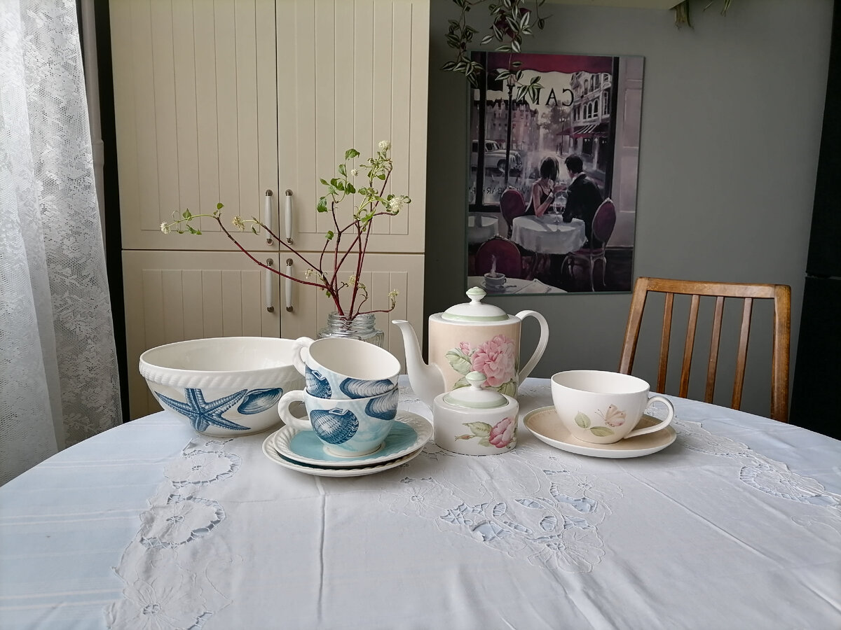 Любимые наборы - подарки. Подруга построила дом и долго выбирала себе посуду. Когда влюбилась в Villeroy, то и меня решила приобщить к восхищению красотой фарфора этой фирмы