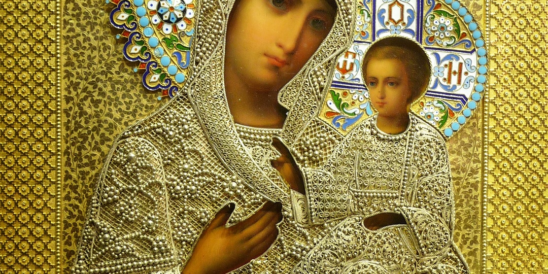 Эти иконы дарили на свадьбы и крестины в Императорской семье. А сегодня они в коллекции музея Фаберже. История двух свадебных икон