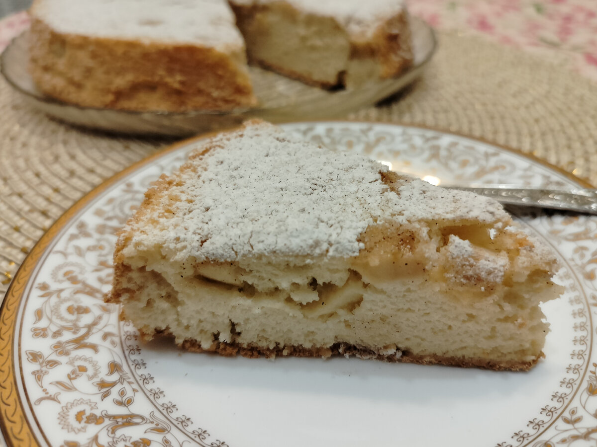 Шарлотка с яблоками