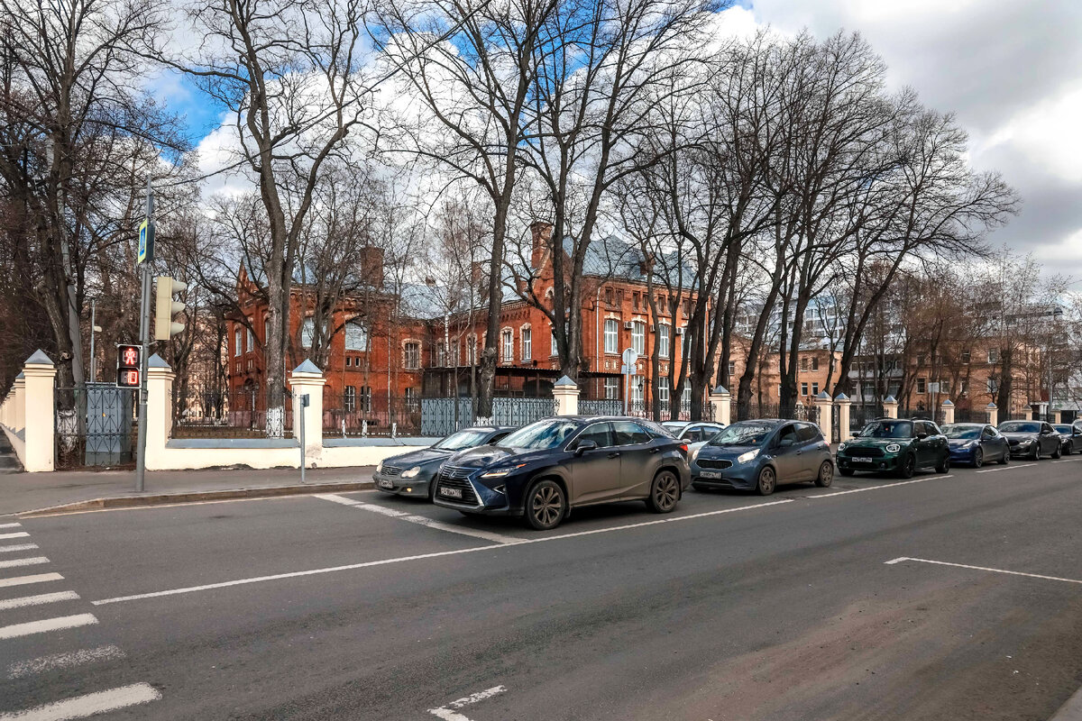 Университетская детская клиническая больница, вид от Трубецкой улицы