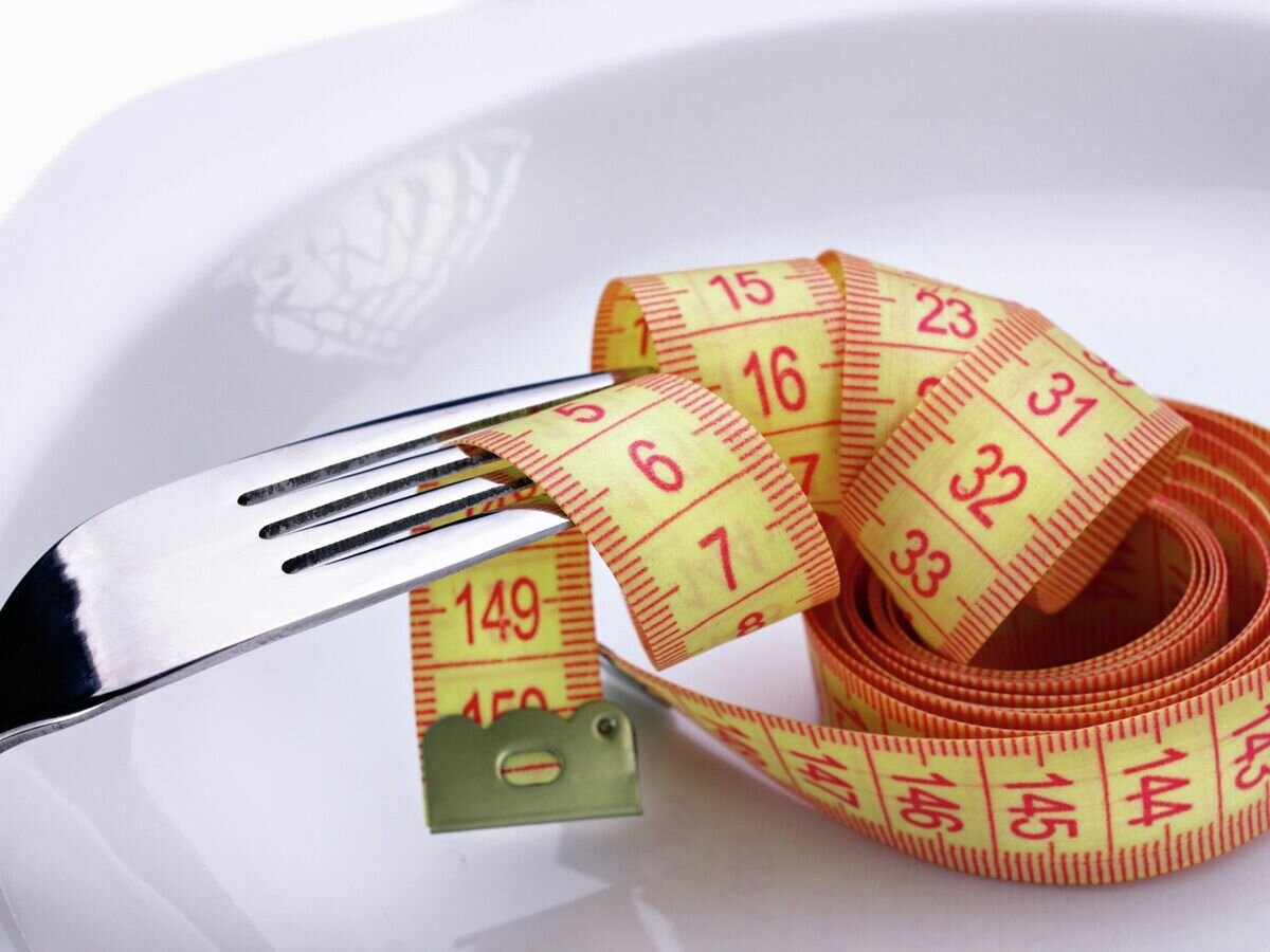    Сантиметр на тарелке© Fotolia / zaretskaya