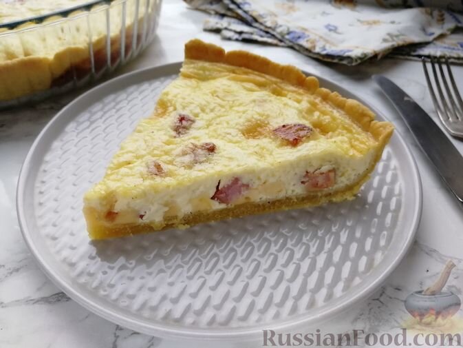 масло сливочное, яйца, вода, мука, соль, бекон, сыр твёрдый, сливки, сметана, перец чёрный молотый