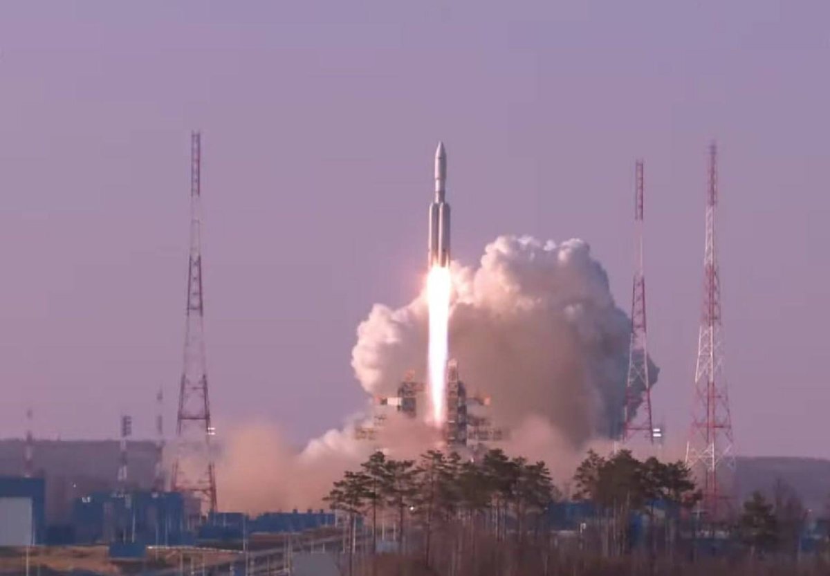    Губернатор Дегтярёв поздравил хабаровчан с Днём космонавтики