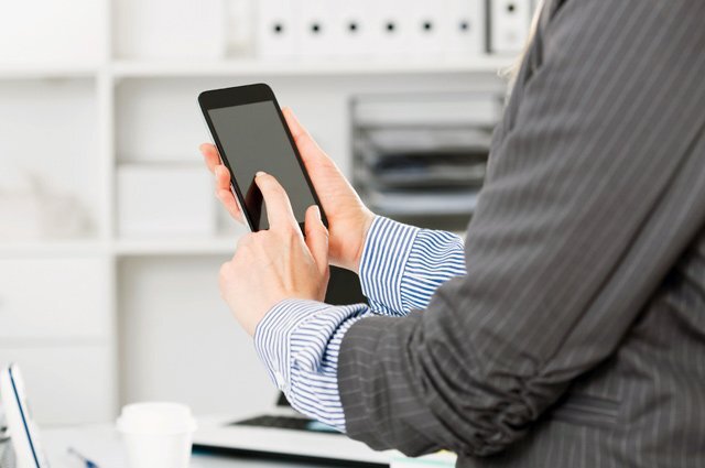    Считается ли зарплатой перевод денег с карты директора на счет сотрудника?