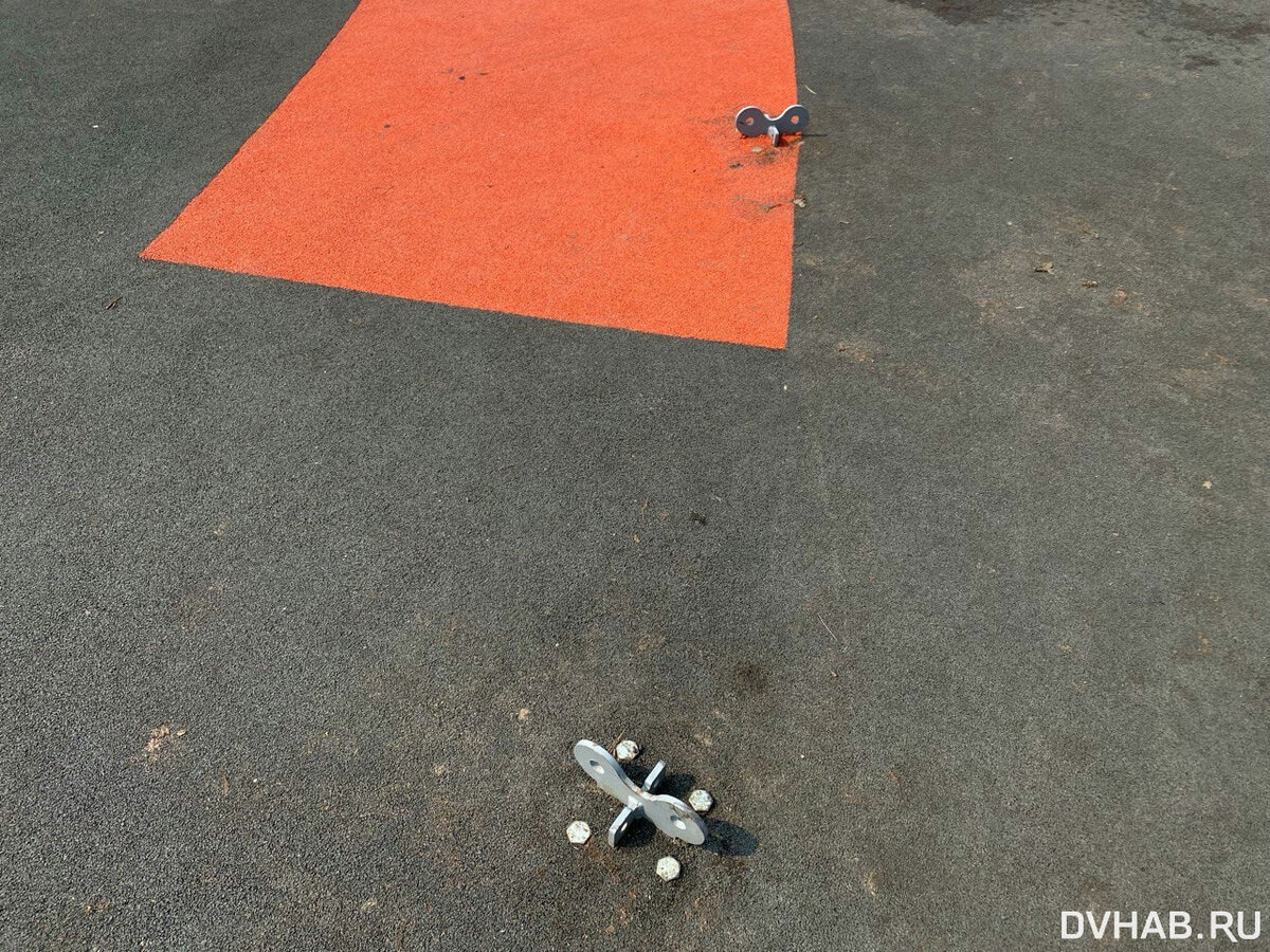    Крепления на площадке