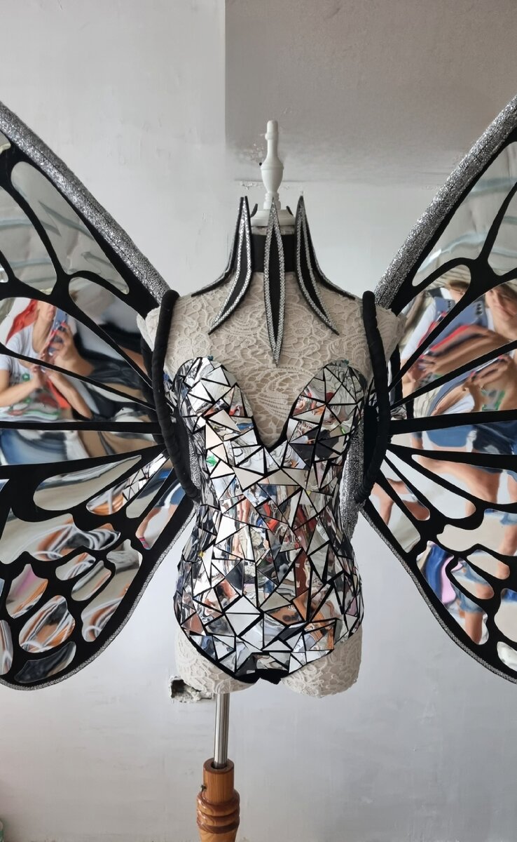 Зеркальный костюм