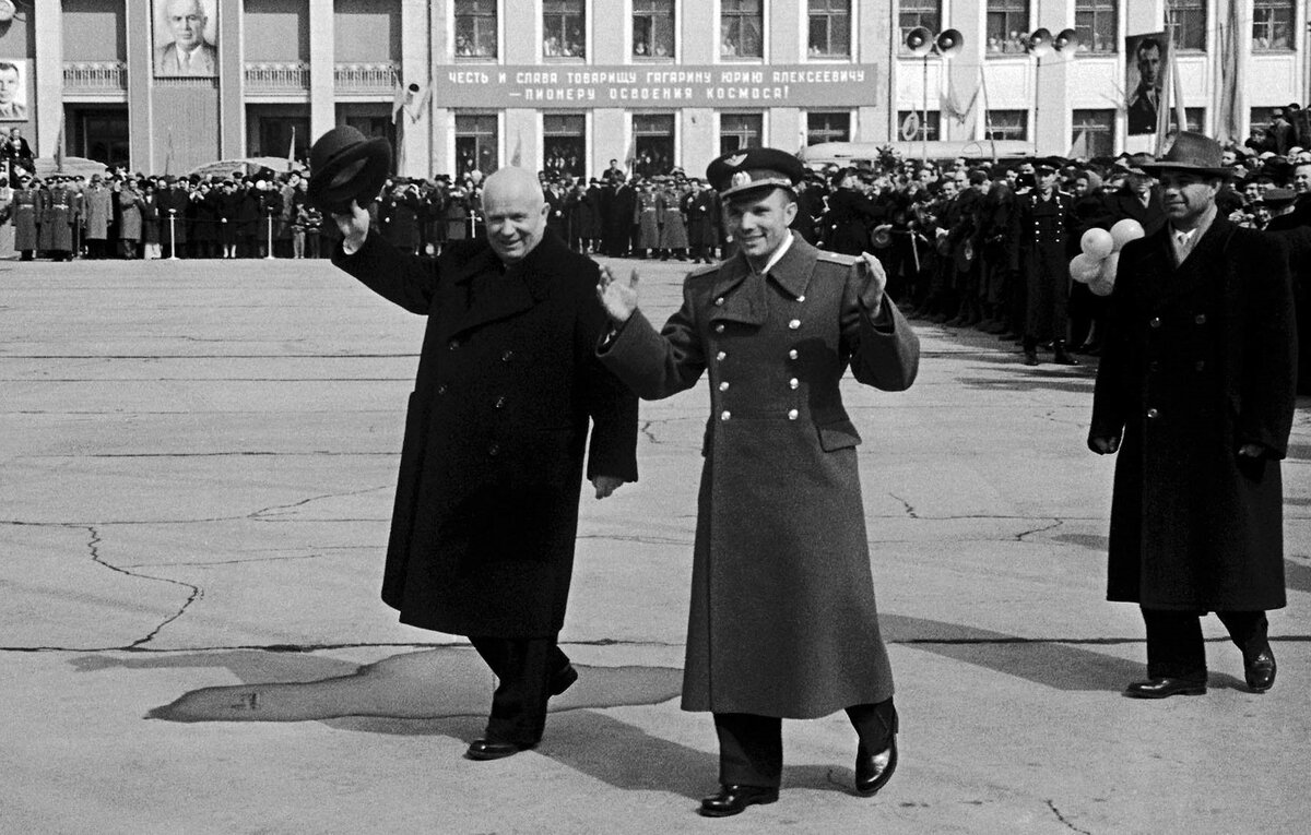 Никита Хрущев и Юрий Гагарин, 14 апреля 1961 год.