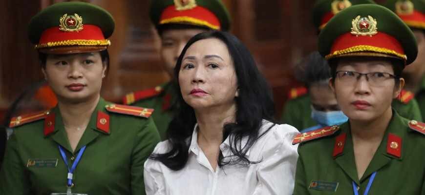 Женщина, которую во Вьетнаме называют магнат недвижимости, приговорена к расстрелу. На «плаху» её привели финансовые махинации. Оказались похищены $12 млрд.