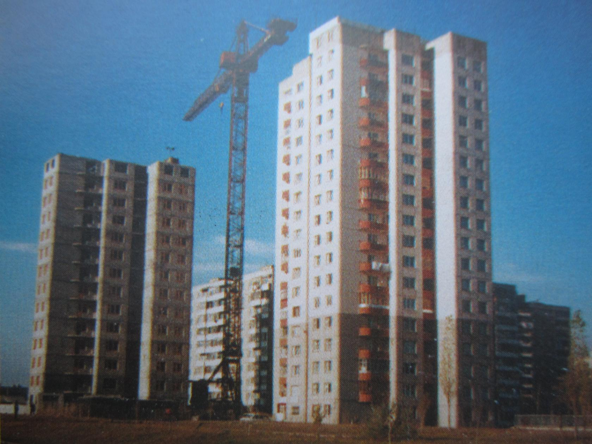 Строительство высоток на улице Антонова, 1999 год