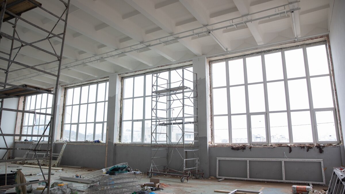     Школа № 21, что на улице Гризодубовой во Владивостоке, приняла первых учеников в далёком 1978 году. Сотни детей учились в этих стенах и вспоминают школьные годы с теплотой. Сегодня в школе № 21 идёт давно необходимый капитальный ремонт.