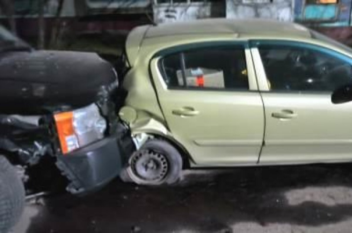    В Брянске пьяный водитель повредил девять припаркованных автомобилей