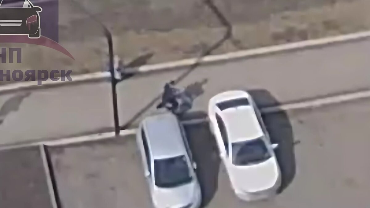     В Красноярске на Предмостной площади, 9 апреля, произошла авария с участием электросамоката.