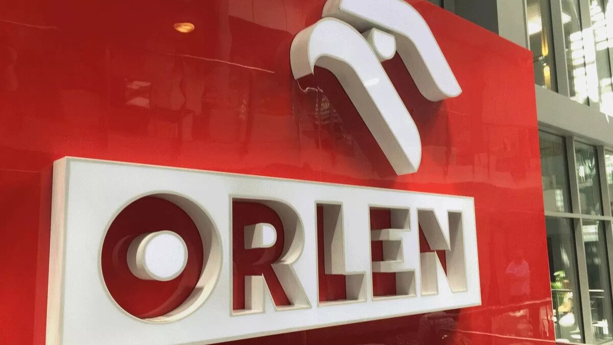     Швейцарская трейдинговая структура польского Orlen проводила странные платежи, а теперь списала их, что очень интересует антикоррупционные и службы безопасности Польши