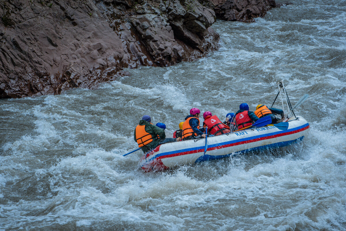 Фотка из личного архива - здесь я на себе ощутила, какой быстрой и непредсказуемой может быть река