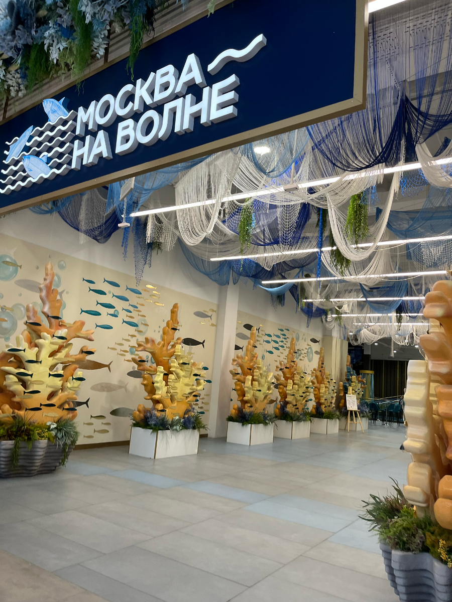 Самый-самый вход в рыбный рынок. Ну и как пройти мимо? Никак!