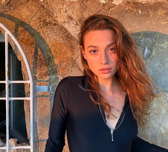 Турецкая актриса Самуе Айдоган