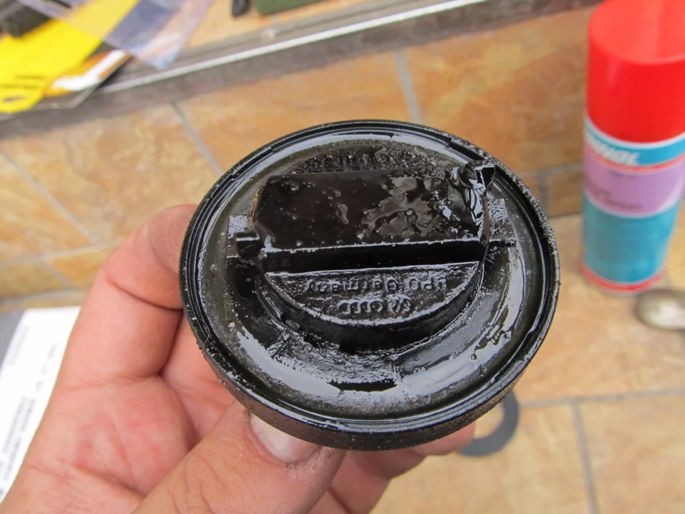 Залил подделку! Что будет, если налить в двигатель контрафактное ...