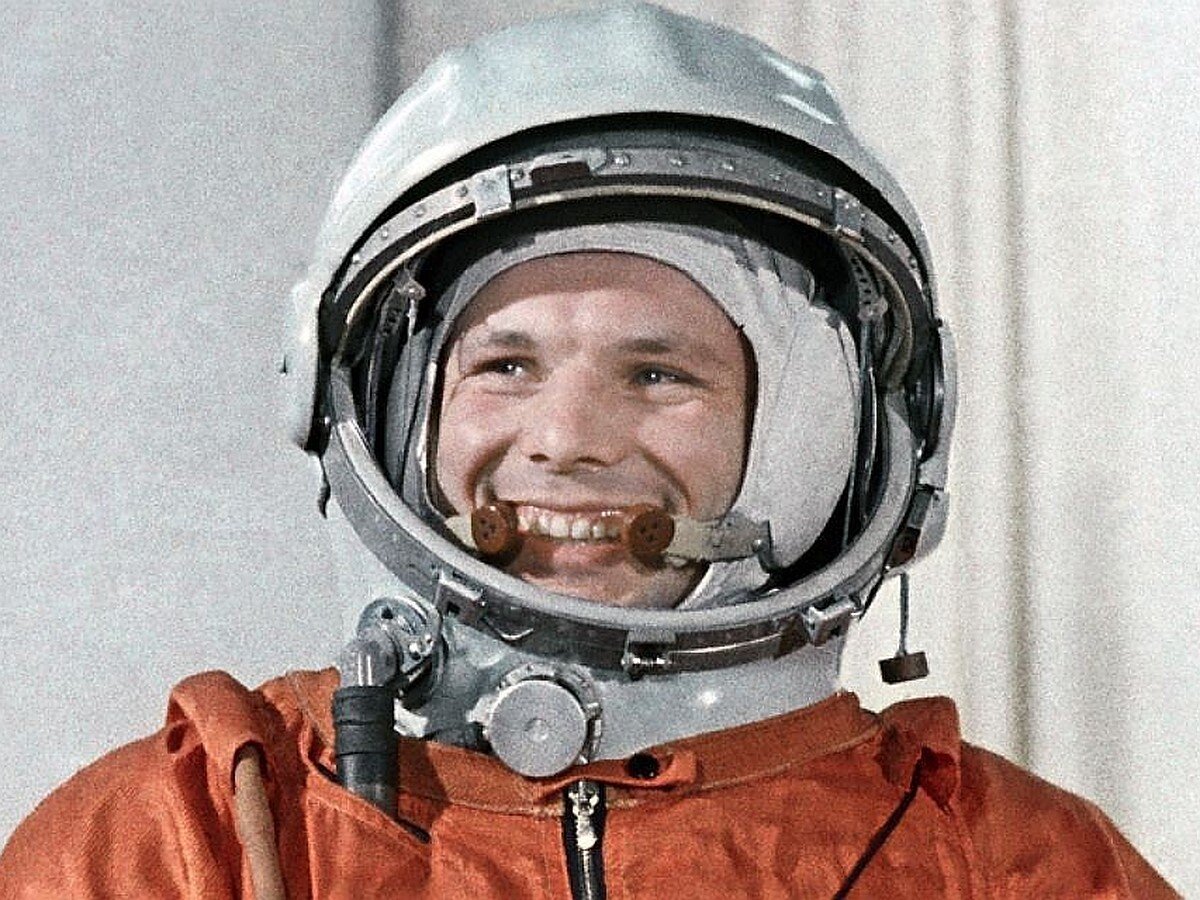 Юрий Алексеевич Гагарин 