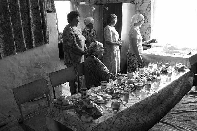    На поминальный стол в Сибири кладут только ложки. Фото: Музей мировой погребальной культуры