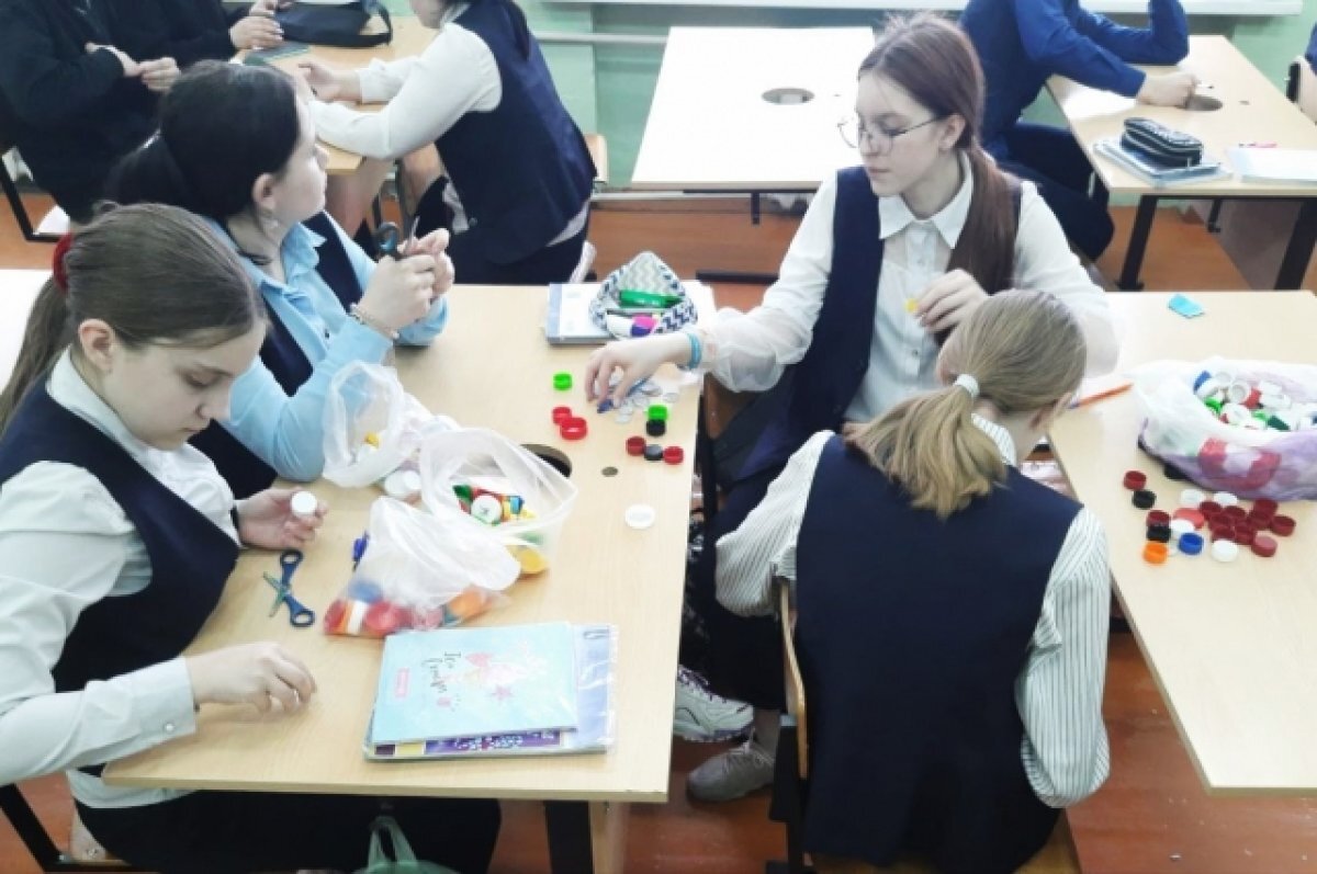    Сельские школьники из Кузбасса собирают крышки для помощи больному ребёнку