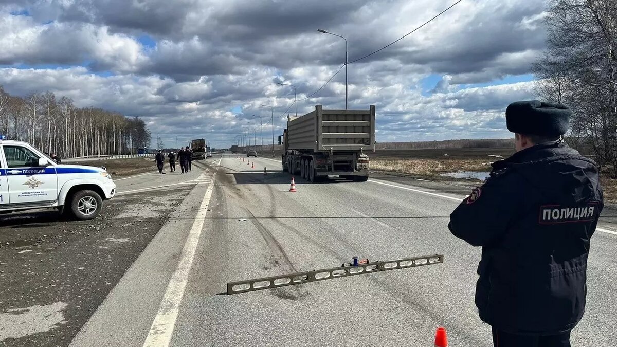     ДТП произошло сегодня на 161 километре трассы около 11 часов дня. В иномарку, в которой находилась женщина, влетел грузовик.