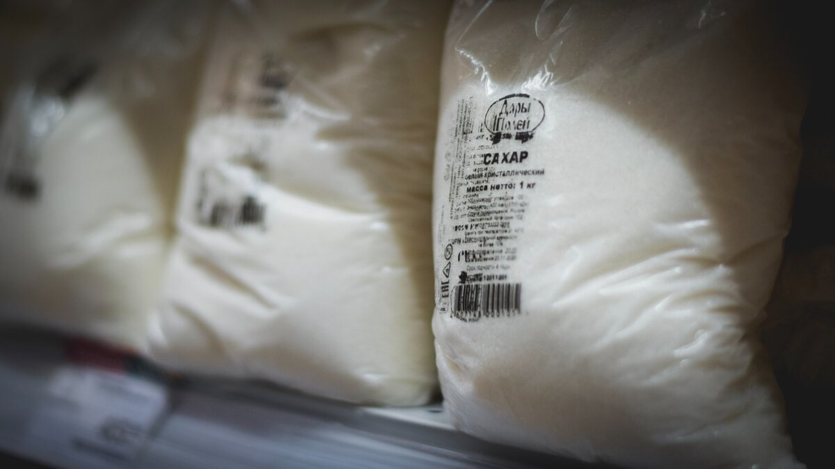     В социальных сетях активно распространяется информация о том, что в магазинах Приморского края начался жёсткий дефицит сахара. Ответ дали в минпромторге Приморья.
