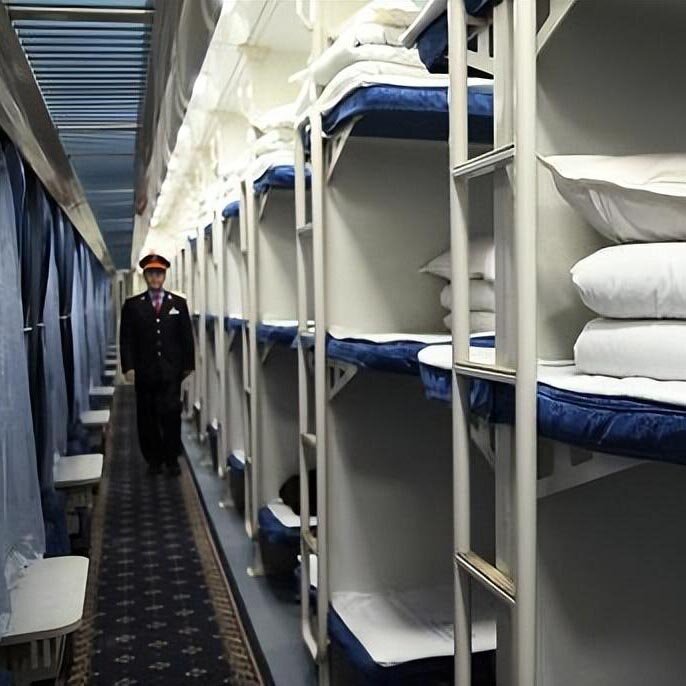 Китайский плацкарт с 6 спальными местами в одном «купе», но без боковушек (заметьте). Источник фото - китайский сайт www.sohu.com