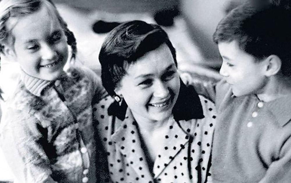 Нина Архипова с детьми