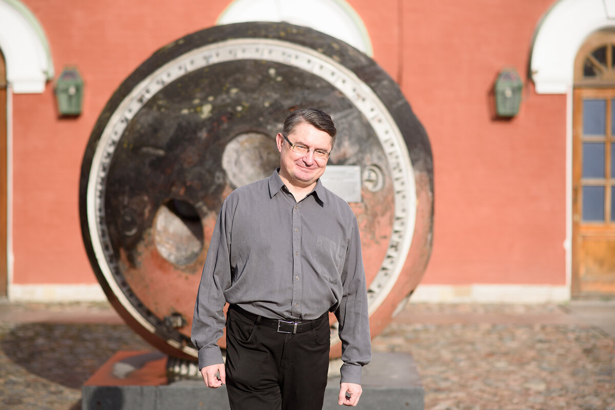 Антон Первушин в музее ГДЛ height=800px width=1200px