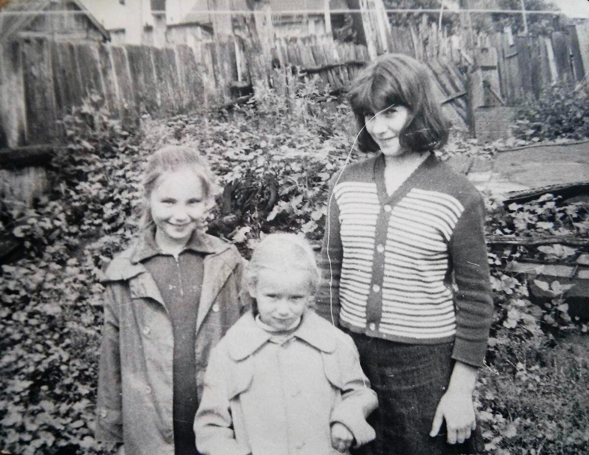 Галя, Наташа, я. 1980 г. Новосибирск.