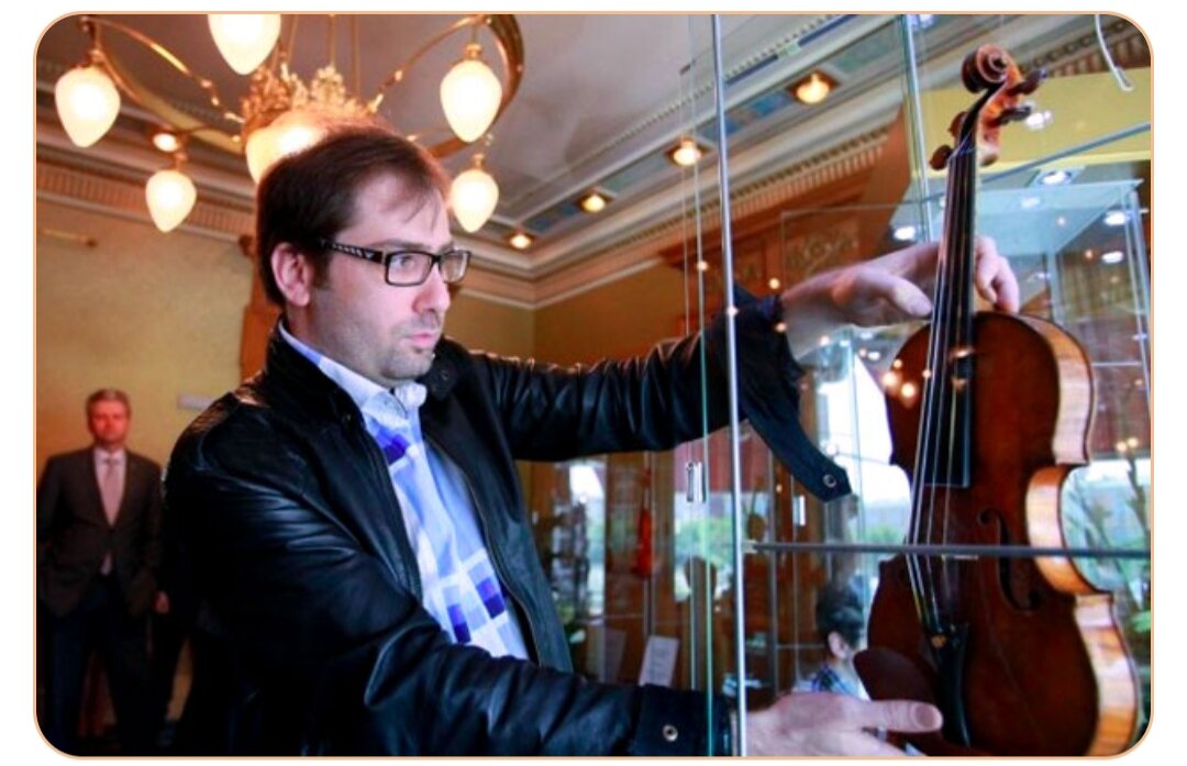 на фото скрипач Дмитрий Павлович Коган (27.10.1978-29.08.2017)