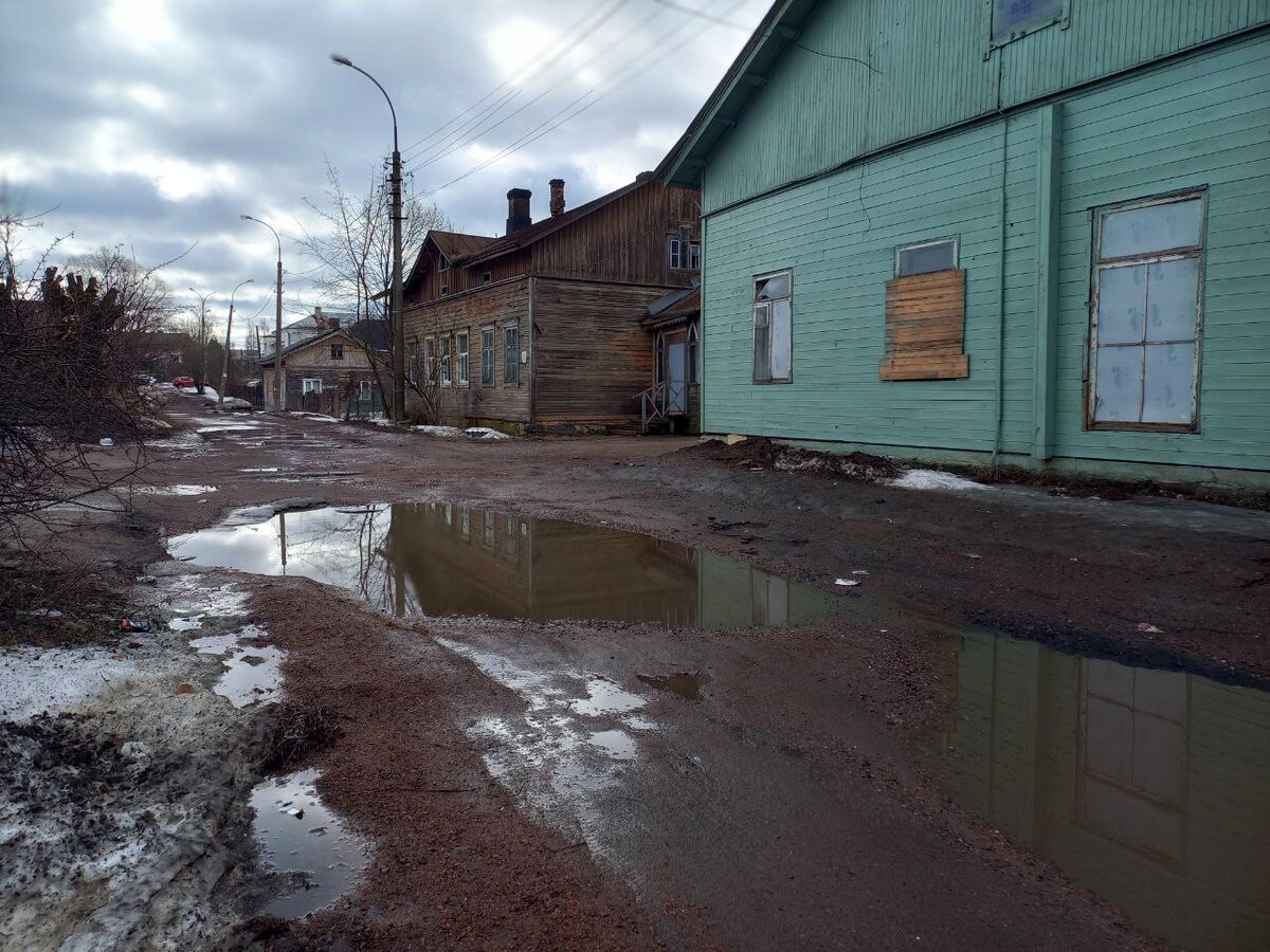    В туристическом городе Карелии пройти удастся не везде из-за луж«Фактор News»