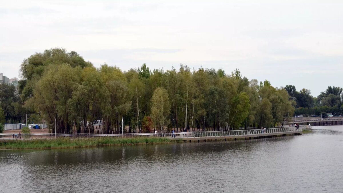     В Казани собираются продолжить благоустройство территории, прилегающей к озеру Кабан. Это коснется местности напротив строящегося театра имени Камала.