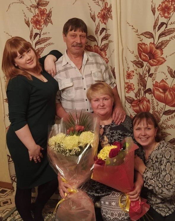 Михаил Юрьевич и Галина Викторовна Шеины с дочерьми.