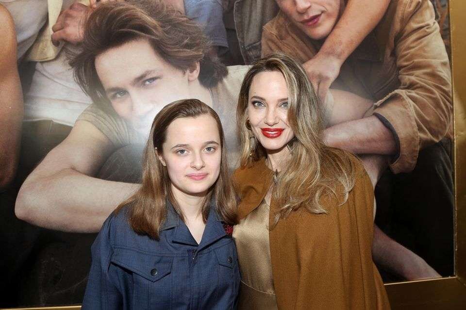 Анджелина Джоли и Вивьен Джоли-Питт 11 апреля 2024 года