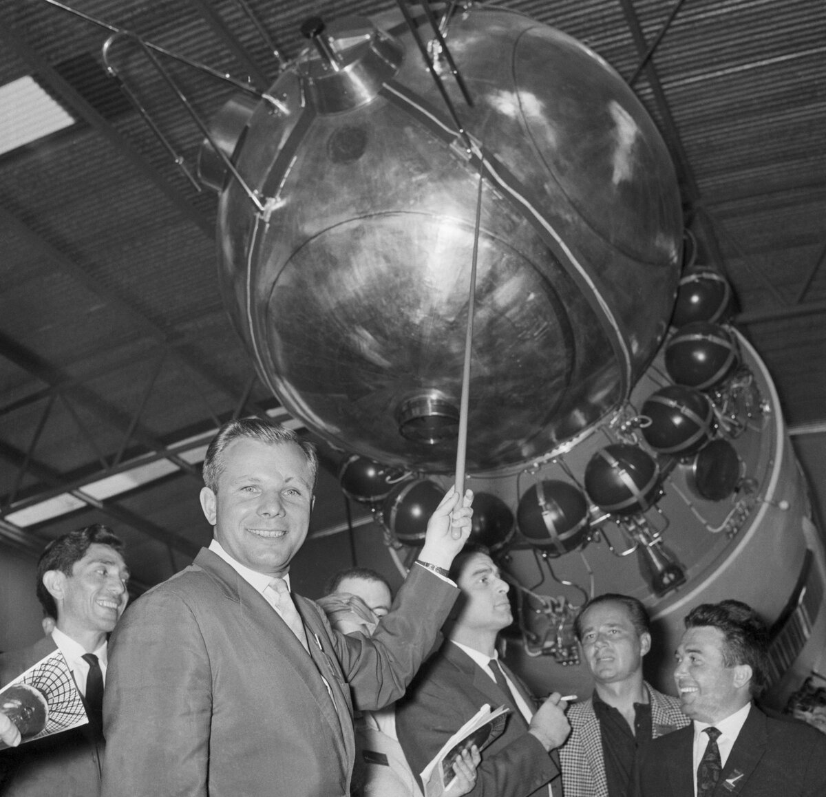 Первый полёт в космос юрия гагарина. Корабль ю гагарина. Космический корабль восток юрия гагарина 1961. Ракета юрия гагарина восток-1. Корабль ю гагарина.