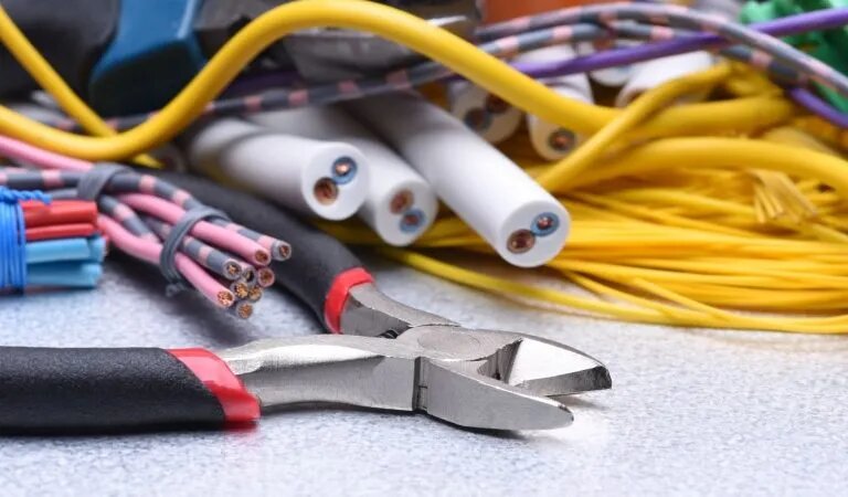 По сообщению Центрального информационного агентства, электрокабели Тайваньской энергетической компании были украдены в уездах Чжубэй и Синьчжу, что вызвало проблемы с электроснабжением и существенно повлияло на повседневную жизнь граждан. (Shutterstock)