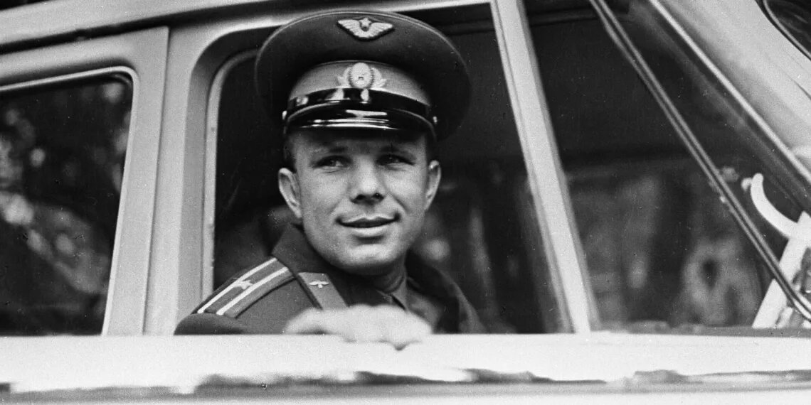 Юрий Гагарин, фото