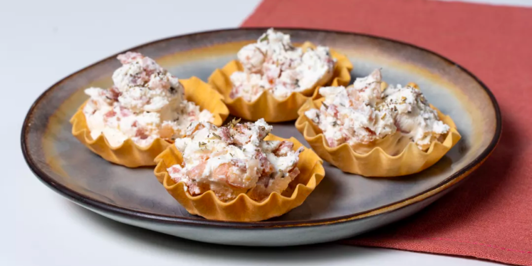 Тарталетки со сливочным сыром и беконом