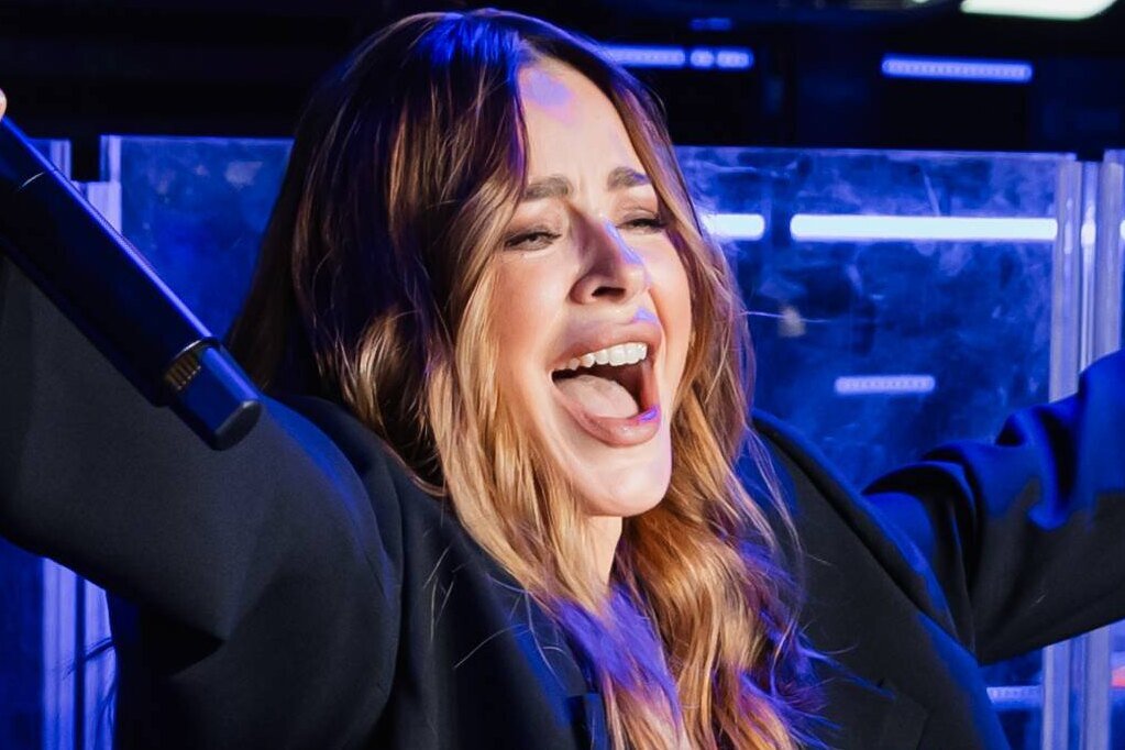     «Главное – не забыть слова, когда впервые поешь новую песню»: Ани Лорак исполнила зажигательный трек в Москве