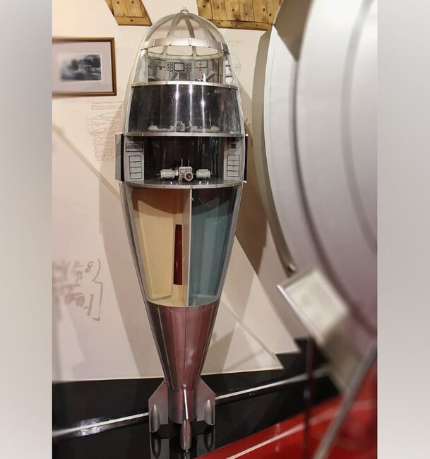 Макет ракеты Циолковского. Источник: https://asdela.ru/wp-content/uploads/2014/03/IMG_2471.jpg