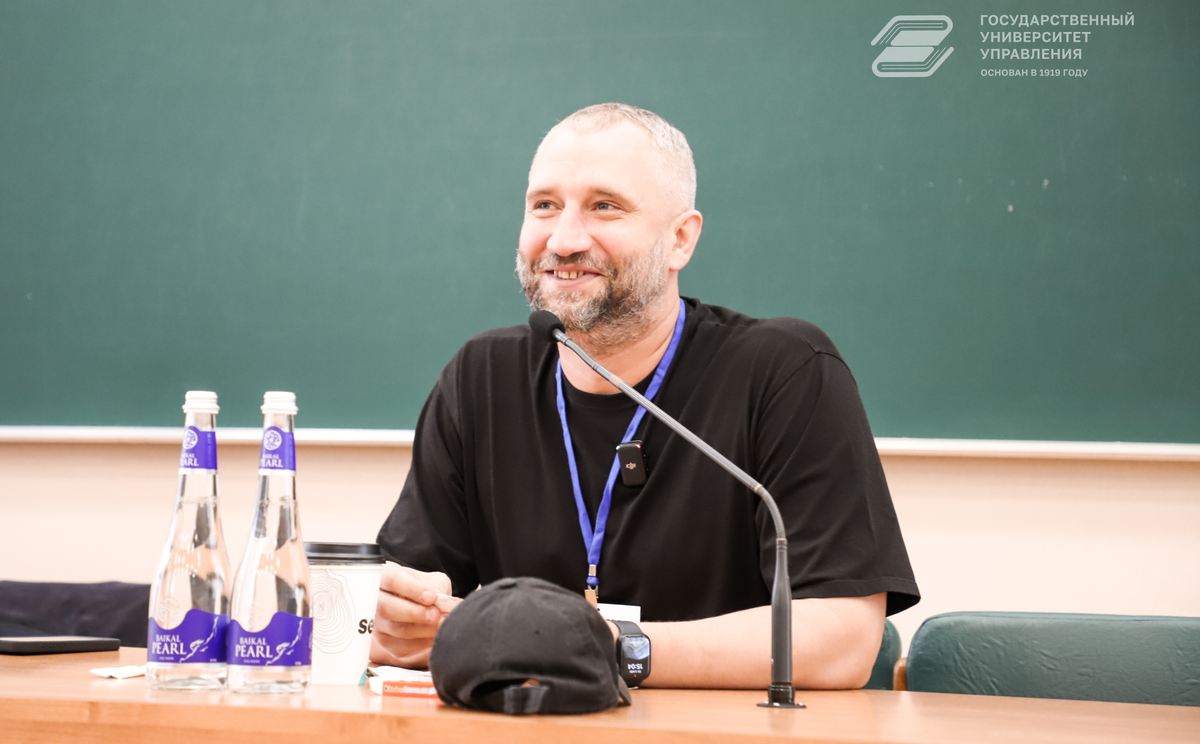 Российский кинорежиссёр, сценарист, актёр, композитор, продюсер, музыкант, аранжировщик, писатель, поэт Юрий Анатольевич Быков.