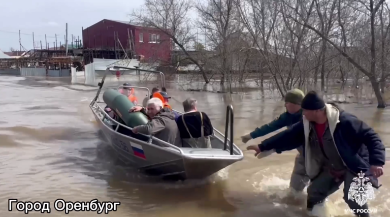    В Оренбуржье работают усиленные группировки МЧС России Кристина Просвиркина