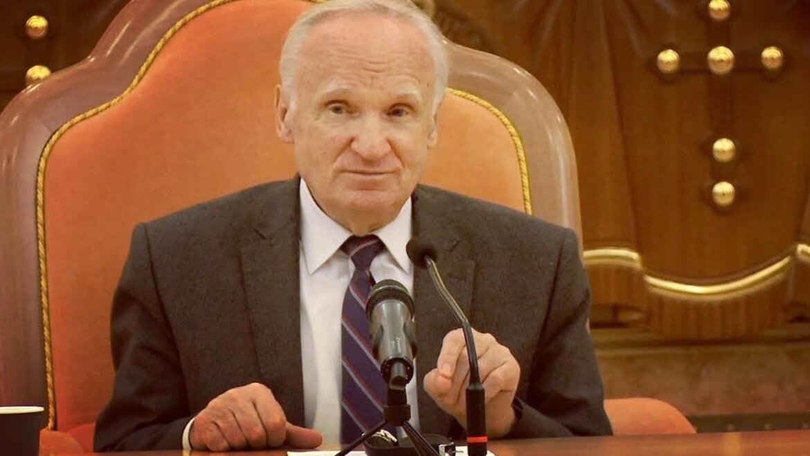 Алексей Ильич Осипов — учёный-богослов, педагог, доктор богословия, заслуженный профессор Московской духовной академии, писатель, публицист, проповедник.