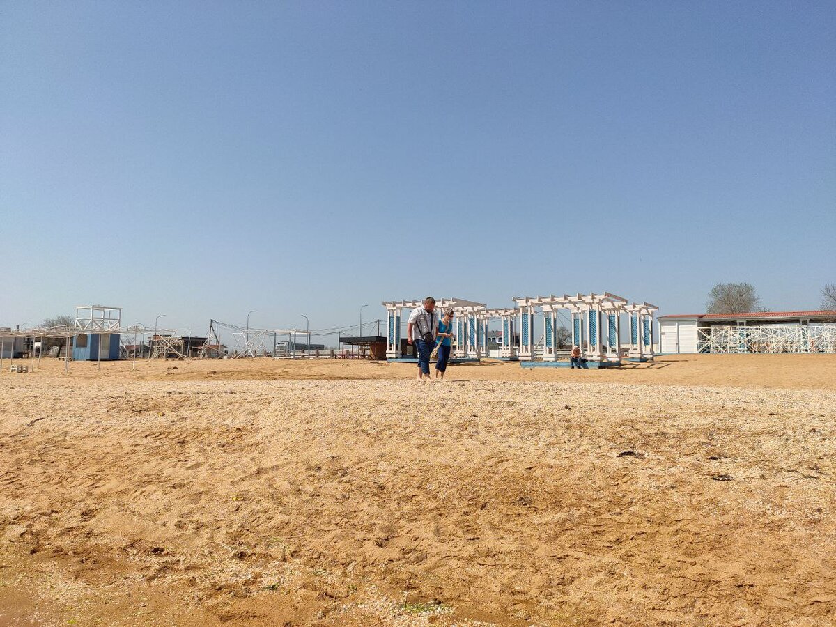 Мама и Василич ищут интересные стеклышки