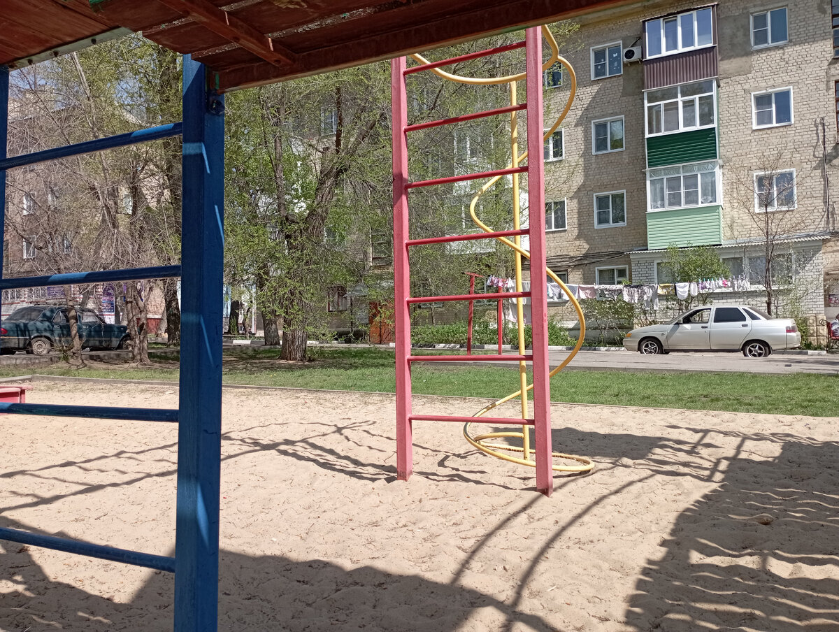 На площадке нашей