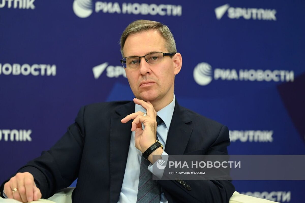 Александр Артамонов