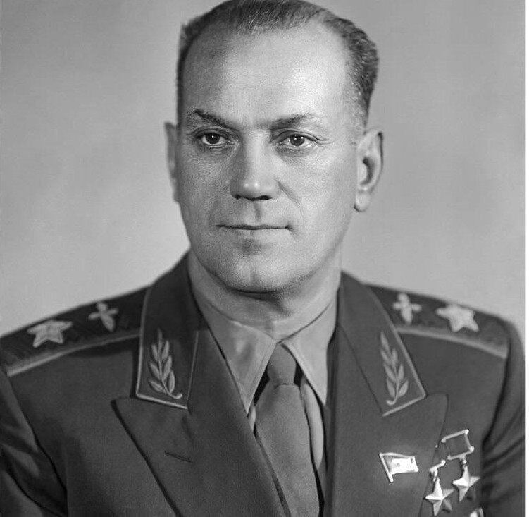 Маршал Советского Союза Евгений Яковлевич Савицкий.